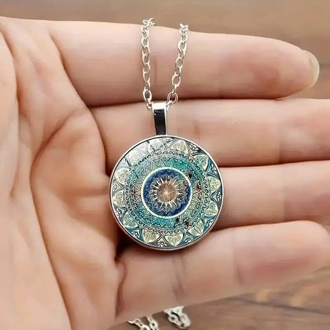 Elegantní kulatý modrý mandalový náhrdelník